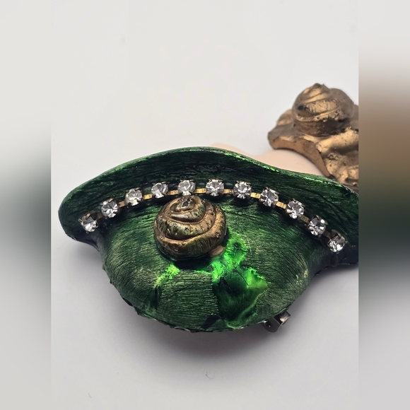 Resin Women Brooch - Picture 3 of 7